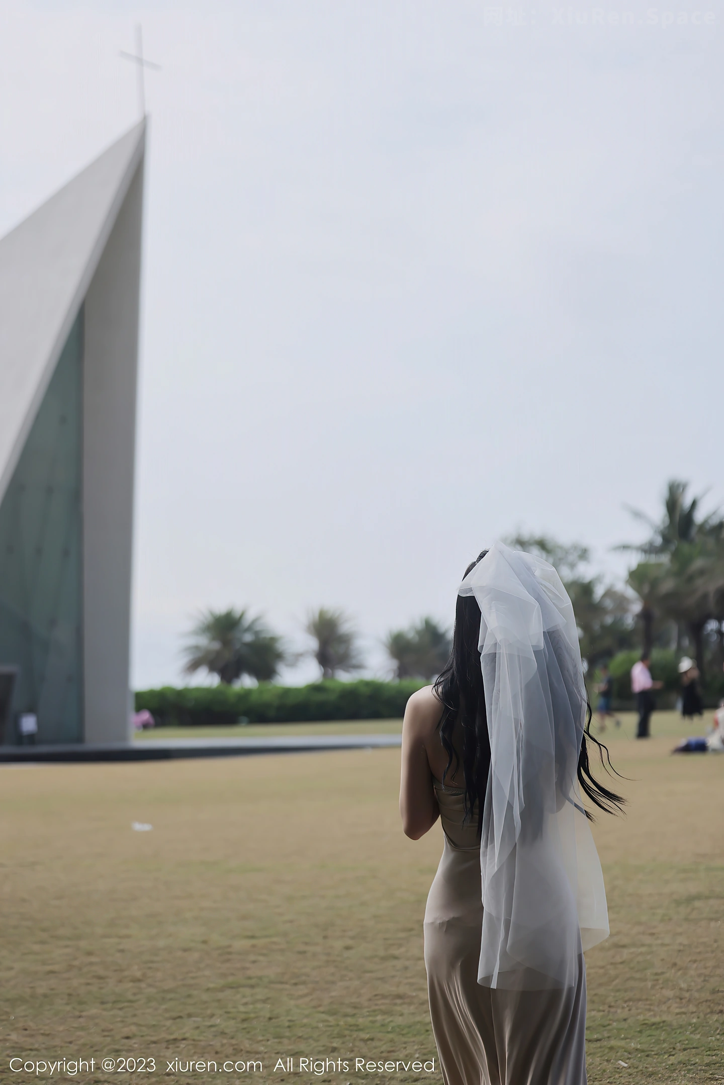 图片[6]-[XiuRen秀人网]2023.04.03 NO.6513 李雅柔182CM 米色抹胸礼服裙加蕾丝内衣性感私房写真集-秀人网官方网站